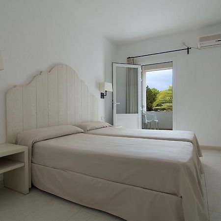 Hostal Capri Es Pujols Zimmer foto