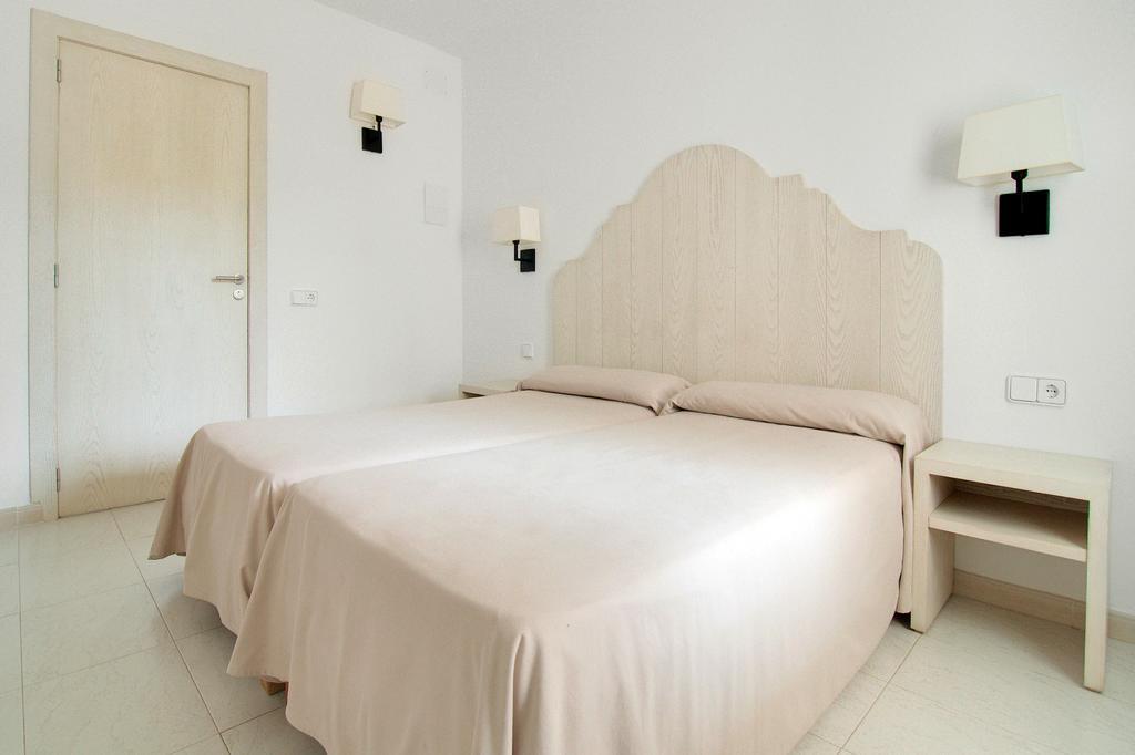 Hostal Capri Es Pujols Zimmer foto