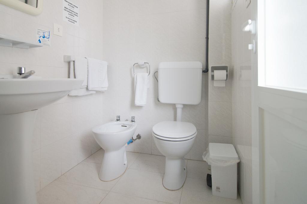 Hostal Capri Es Pujols Zimmer foto