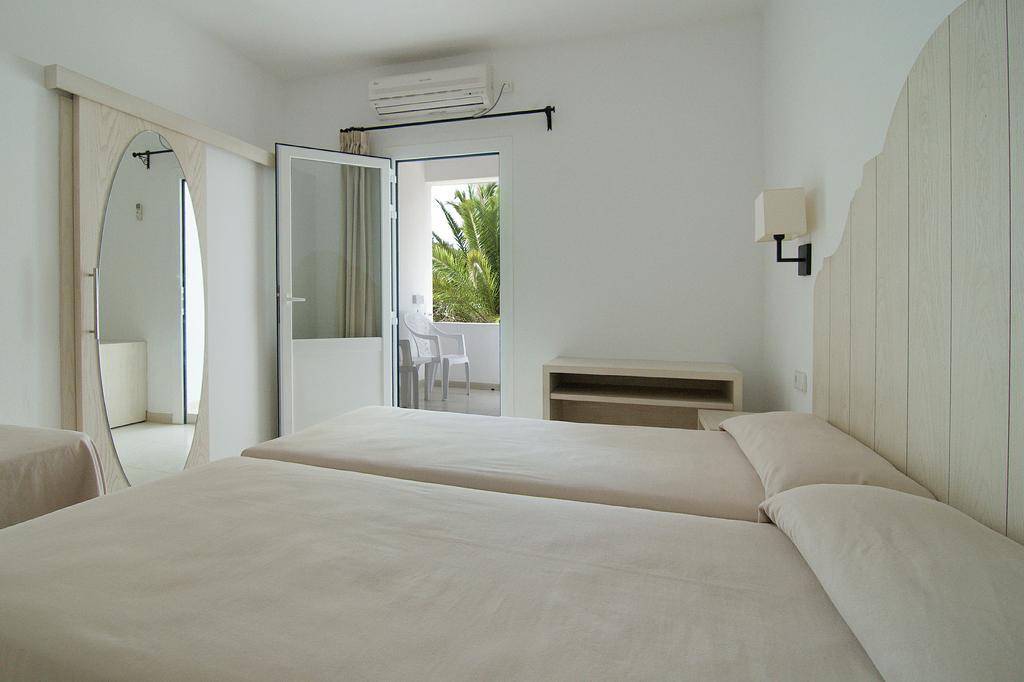 Hostal Capri Es Pujols Zimmer foto