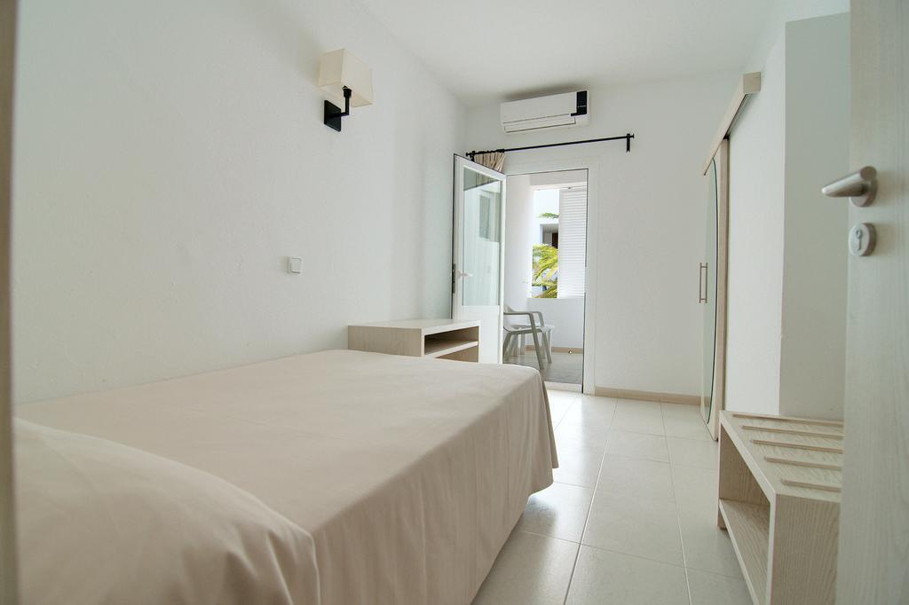 Hostal Capri Es Pujols Zimmer foto